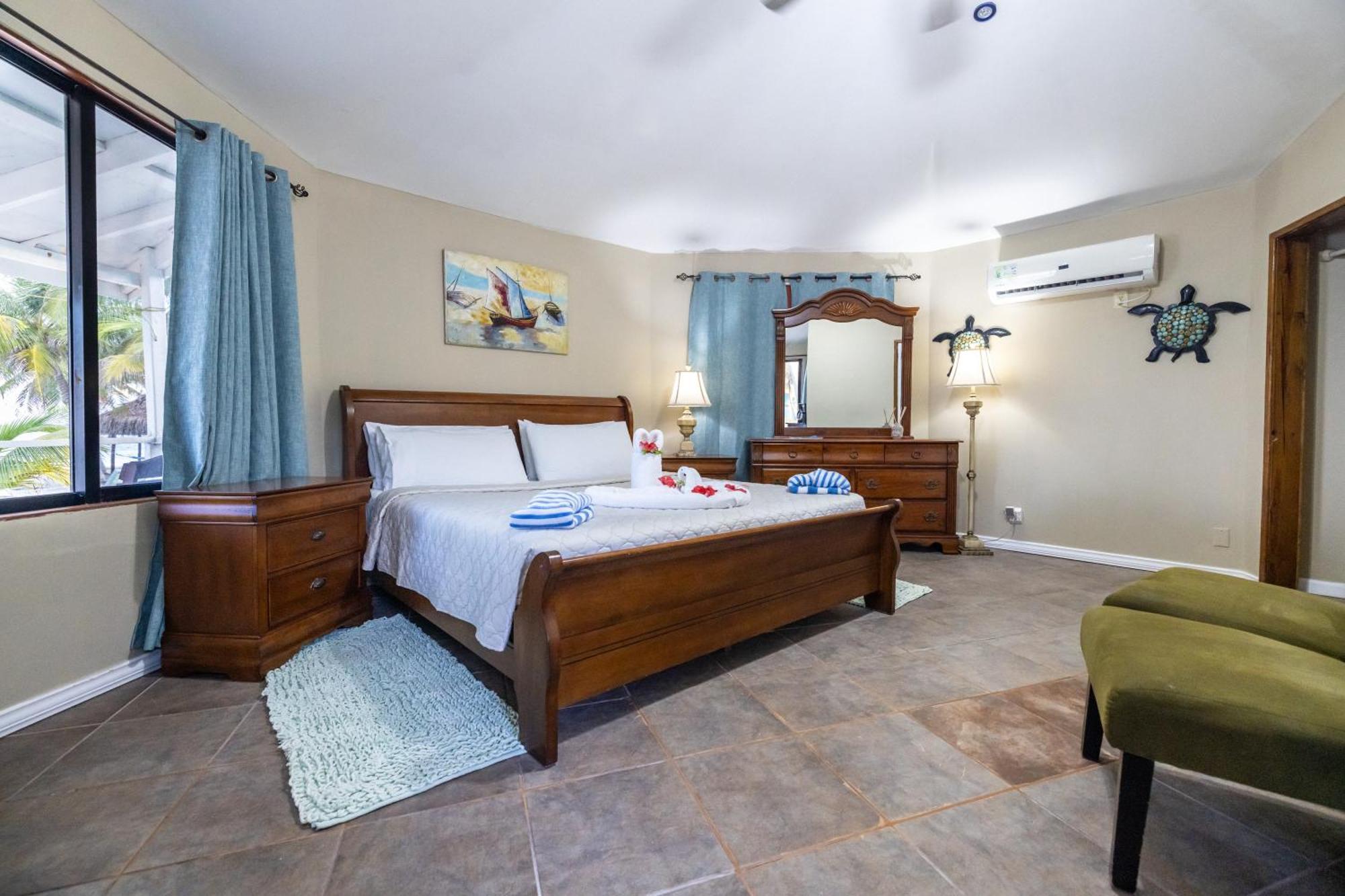 Blue Marlin Beach Resort Dangriga Bagian luar foto