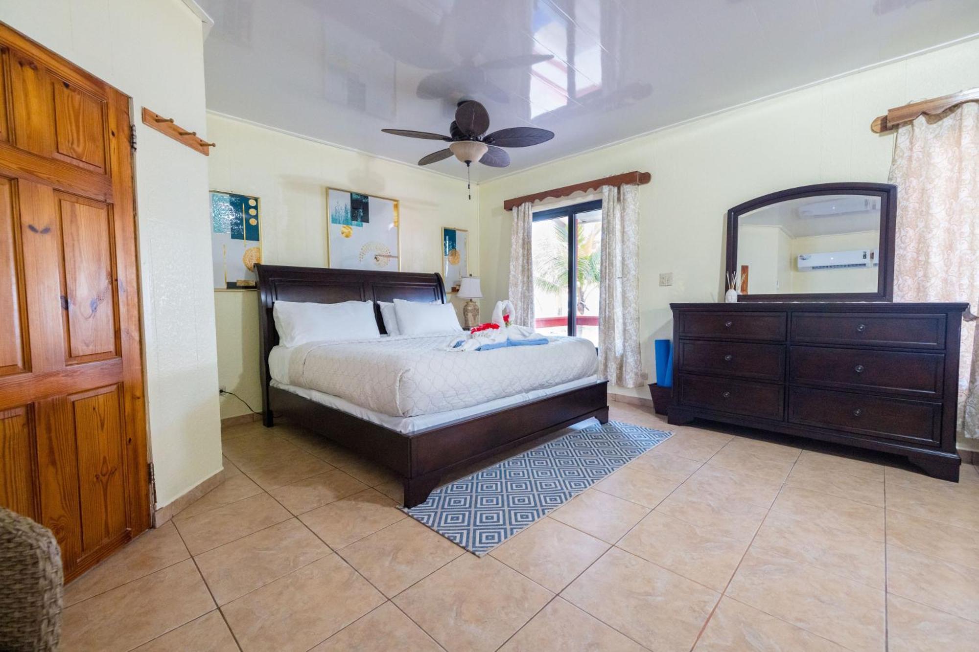 Blue Marlin Beach Resort Dangriga Bagian luar foto