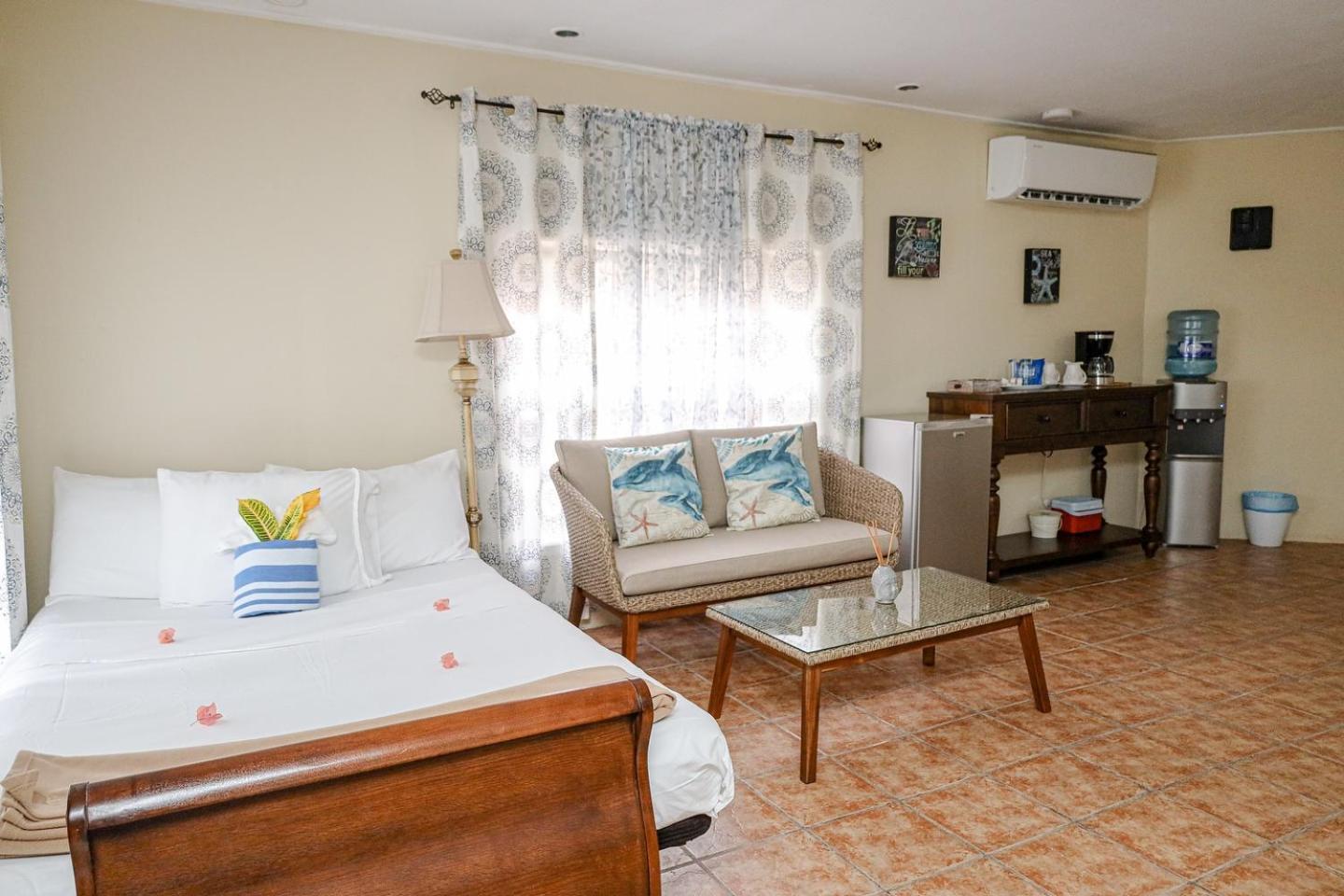 Blue Marlin Beach Resort Dangriga Bagian luar foto