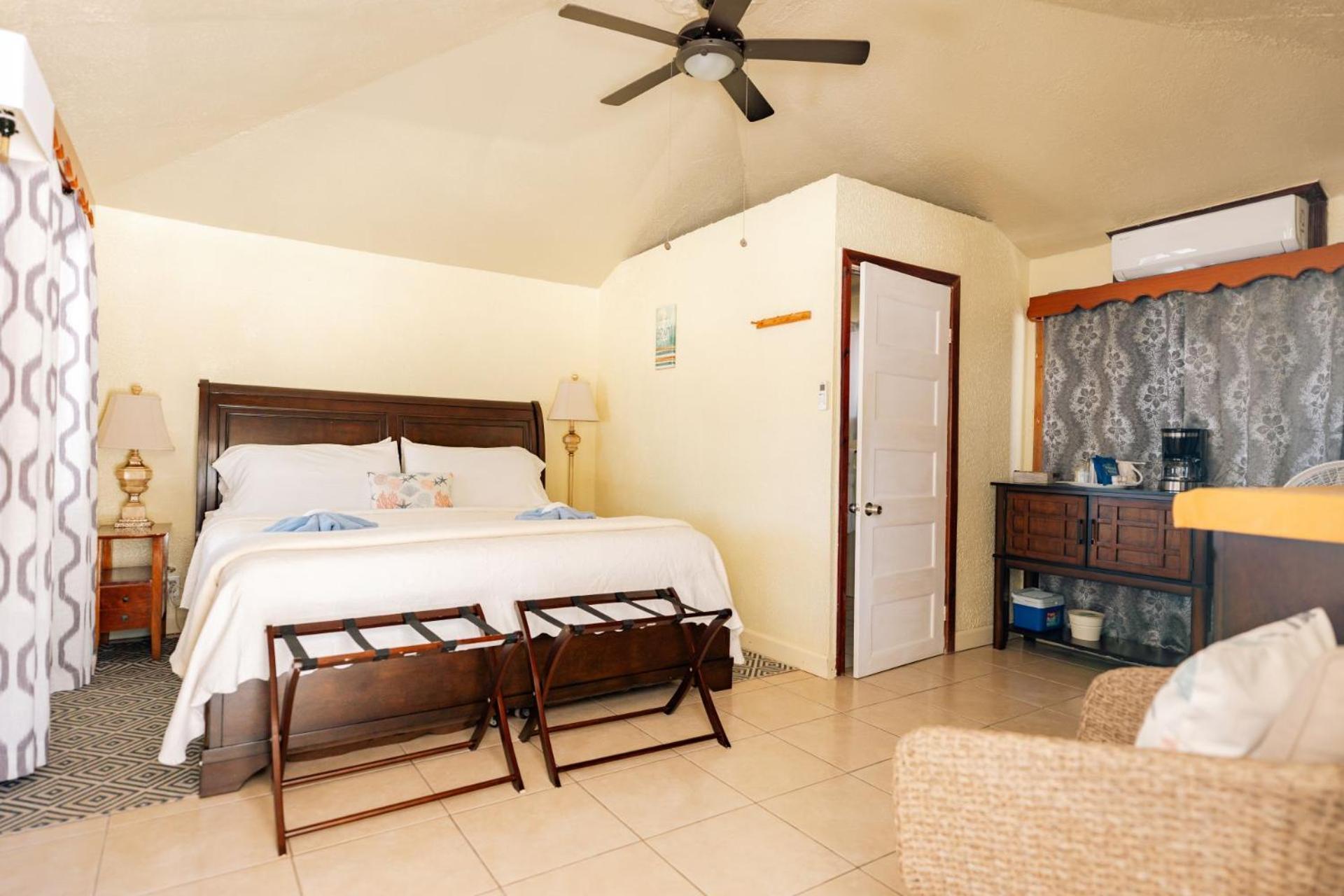 Blue Marlin Beach Resort Dangriga Bagian luar foto