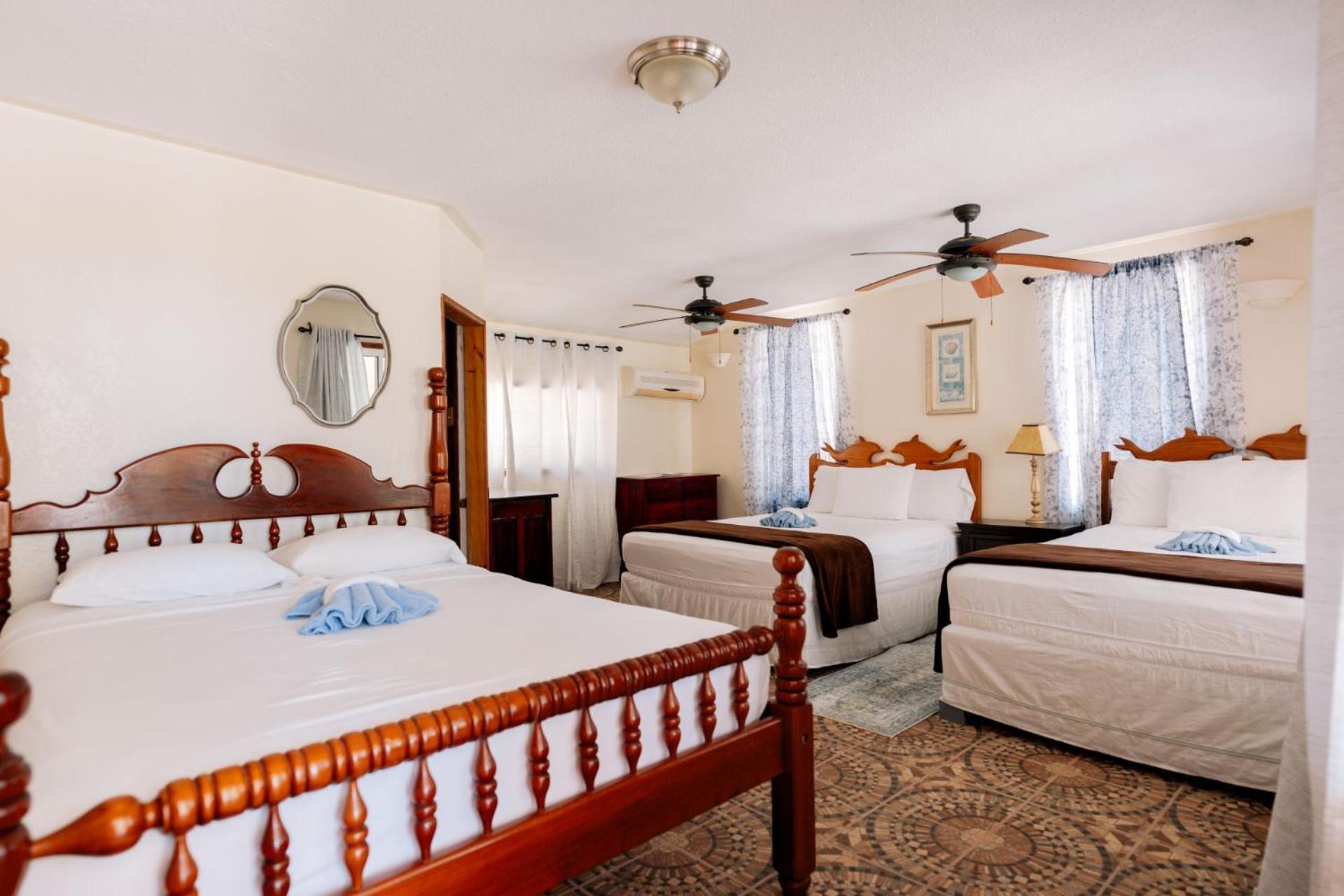 Blue Marlin Beach Resort Dangriga Bagian luar foto