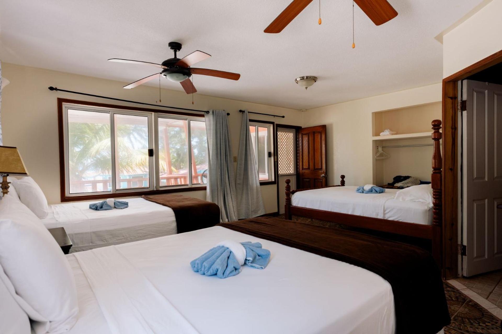 Blue Marlin Beach Resort Dangriga Bagian luar foto