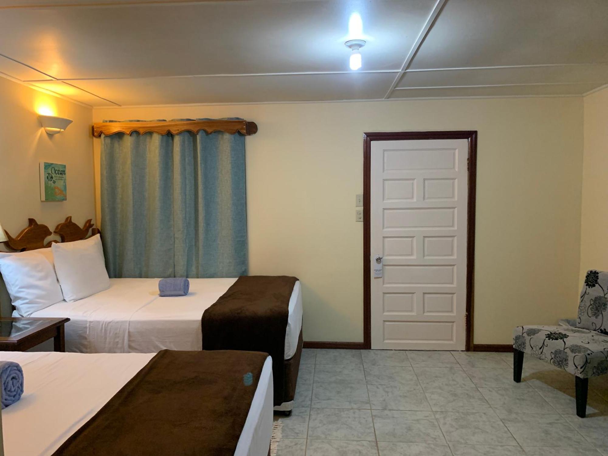 Blue Marlin Beach Resort Dangriga Ruang foto